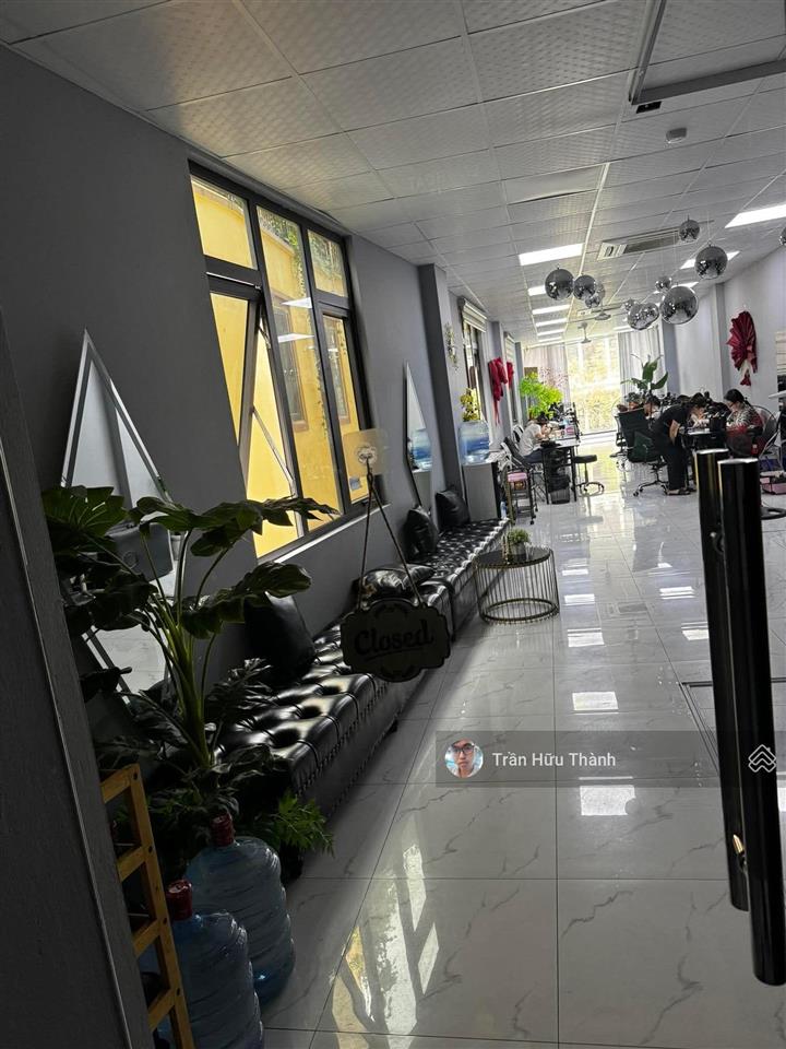 Tòa building  7 tầng  lô góc. 3 mặt thoáng  kinh doanh  vỉa hè. giá 5x tỷ.