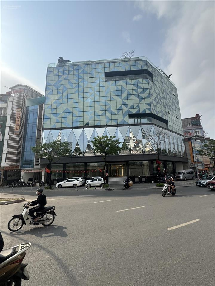 Còn tầng 123 tòa 8 tầng làm văn phòng số 1 phạm văn đồng