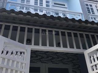 Nhà bán tại thạnh lộc 41, dt 3x9m nhà đẹp ban công rộng thoáng, 2 phòng ngủ, hẻm xe hơi