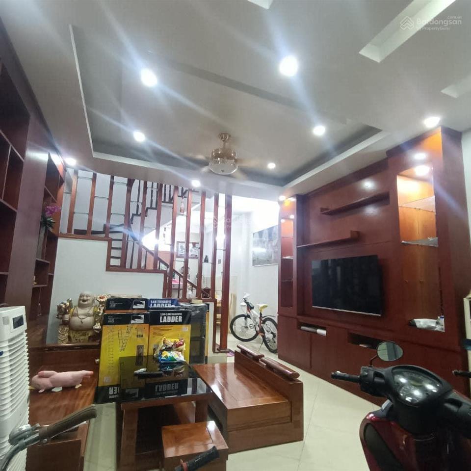 Bán nhà đông ngạc, thụy phương, dân xây, 10m ra ô tô tránh, ô tô đỗ cửa, nhà vượng khí 35m2, 5.8 tỷ