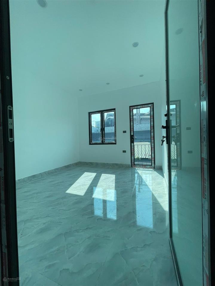 Bán nhà nguyễn hoàng tôn, xây mới 2 tầng, 30m ra mặt phố nguyễn hoàng tôn, 41m2 chỉ 2.8 tỷ có bớt