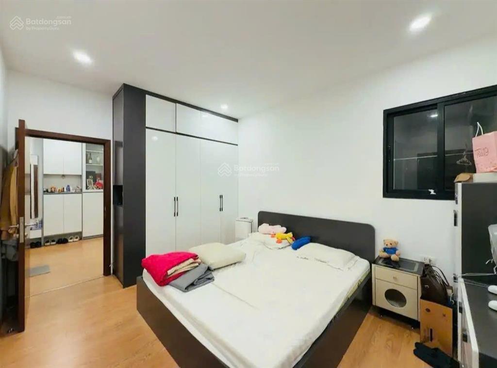 Bán căn hộ chung cư cầu giấy, 2 ngủ, 2 vệ sinh, full nội thất, sổ lâu dài, vượng khí 60m chỉ 4.x tỷ