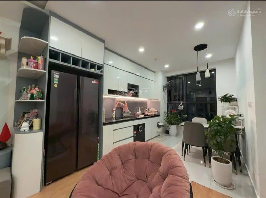 Bán căn hộ chung cư cầu giấy, 2 ngủ, 2 vệ sinh, full nội thất, sổ lâu dài, vượng khí 60m chỉ 4.x tỷ