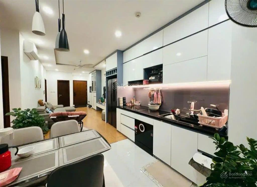Bán căn hộ chung cư cầu giấy, 2 ngủ, 2 vệ sinh, full nội thất, sổ lâu dài, vượng khí 60m chỉ 4.x tỷ