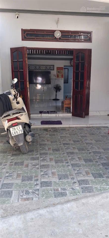 Nhà phố phường cam lợi cam ranh full thổ đường oto con( lô góc nở hậu )