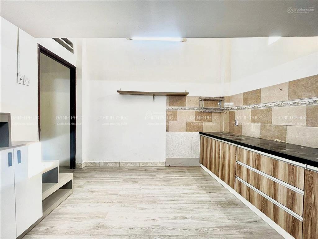 Căn trệt gác xép mới set up full nội thất cửa sổ trời, gần công viên văn hoá phú nhuận