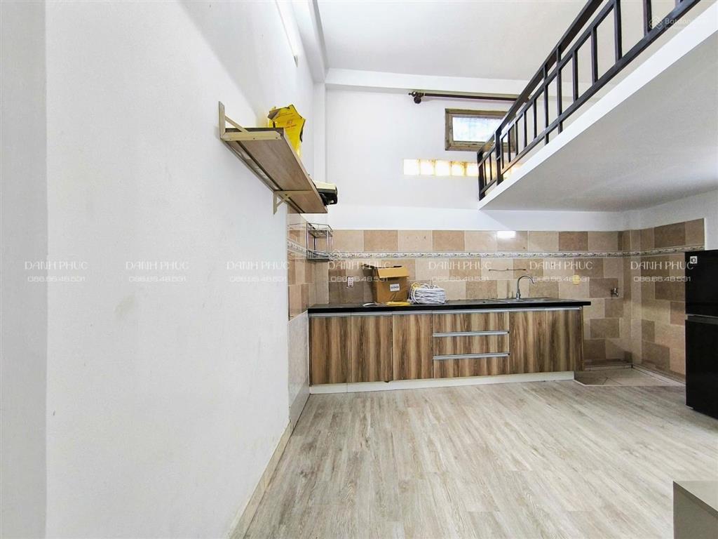 Căn trệt gác xép mới set up full nội thất cửa sổ trời, gần công viên văn hoá phú nhuận
