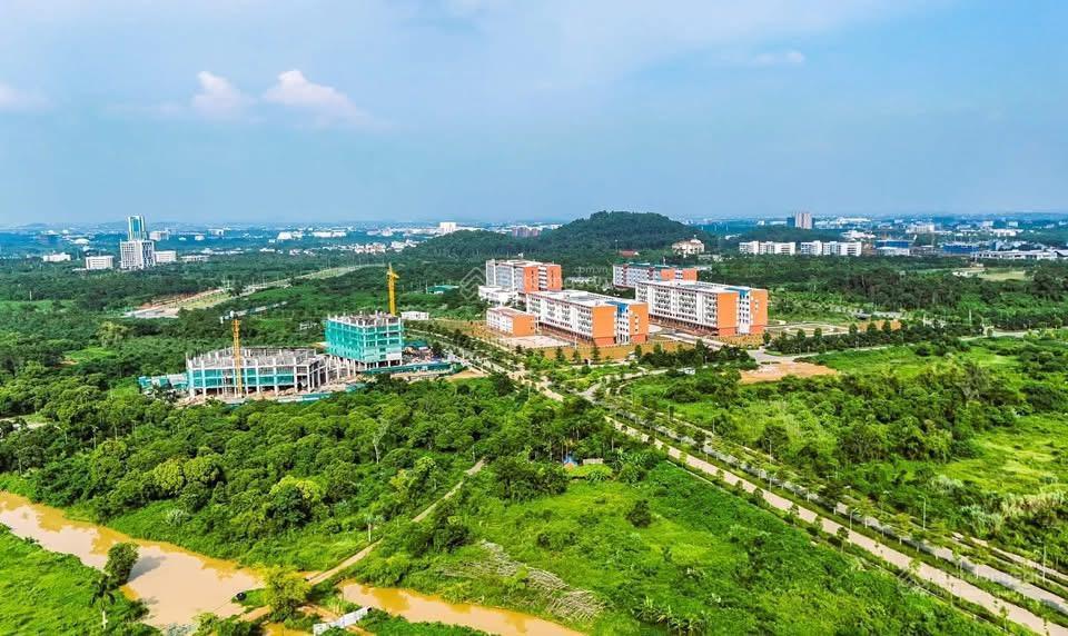 Bán 28.000m2 sát vách kđt xanh villas, cạnh metro, cao tốc, đhqg