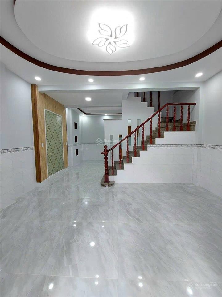Kẹt tiền cần bán căn nhà đường trần bình trọng, bình thạnh. shr