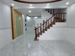 Kẹt tiền cần bán căn nhà đường trần bình trọng, bình thạnh. shr