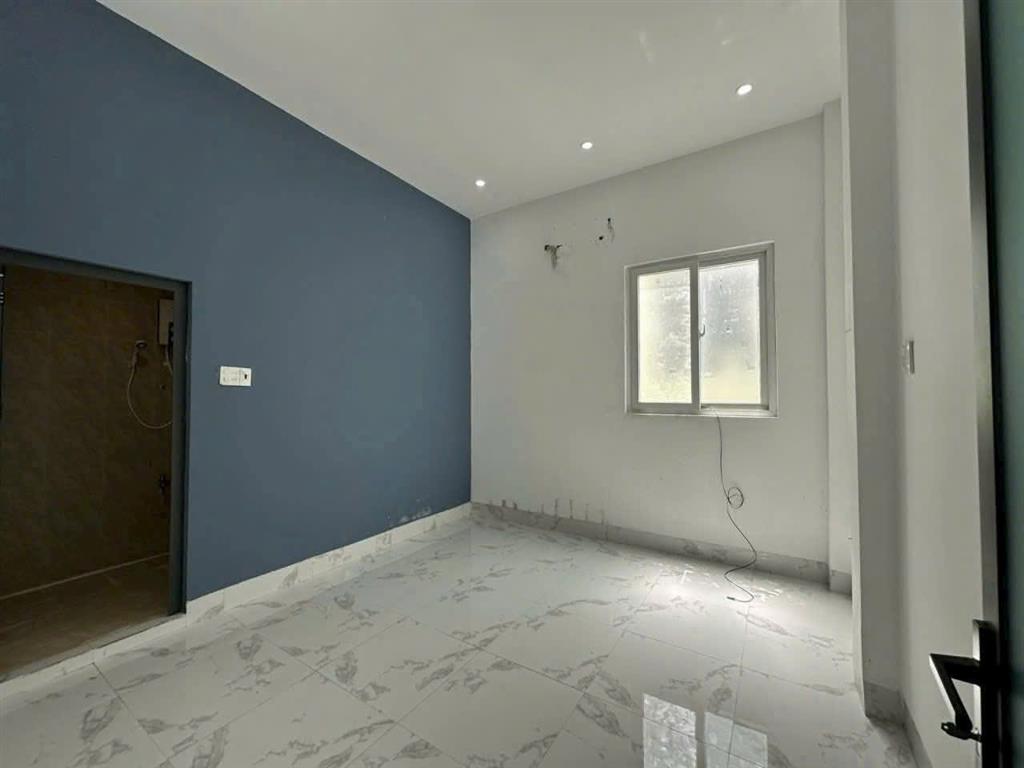 93. Nhà 7,5 triệu 3 phòng ngủ gần bến xe Hồng Loan