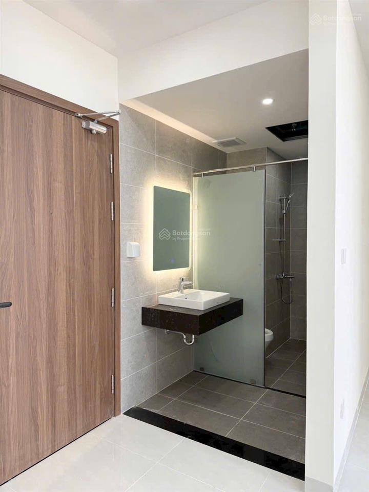 Cần bán căn hộ 2pn  giá 2,5 tỷ/căn, view hồ bơi, bàn giao full nội thất, nhận nhà vào t5/2026