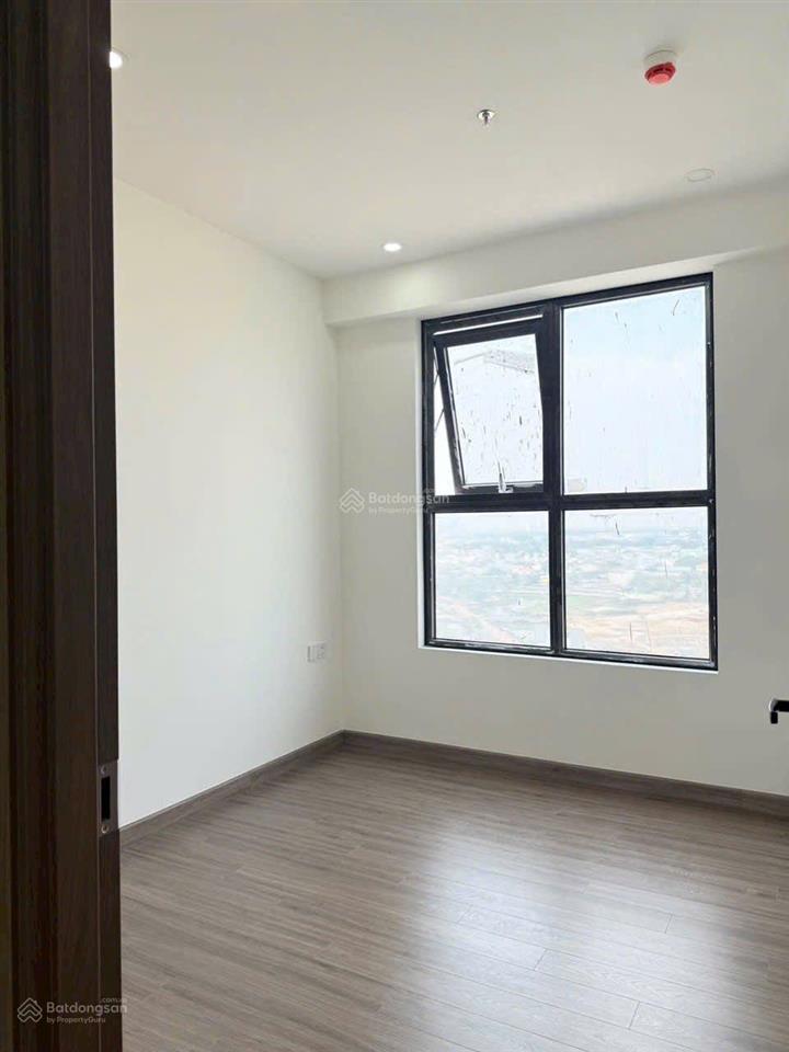 Cần bán căn hộ 2pn  giá 2,5 tỷ/căn, view hồ bơi, bàn giao full nội thất, nhận nhà vào t5/2026