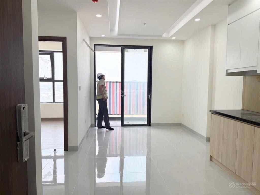 Cần bán căn hộ 2pn  giá 2,5 tỷ/căn, view hồ bơi, bàn giao full nội thất, nhận nhà vào t5/2026