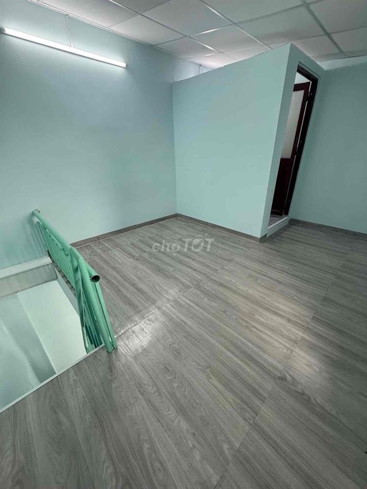 Nhà nhỏ sổ hồng riêng- gần siêu thị Emart2, cách hẻm xe hơi vài bước.