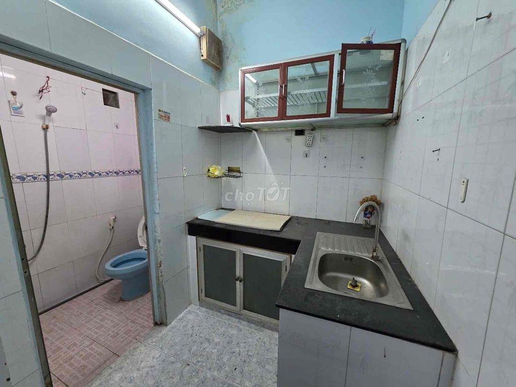 Sát bên Gò Vấp- Tân Bình. nhà nhỏ đủ công năng-