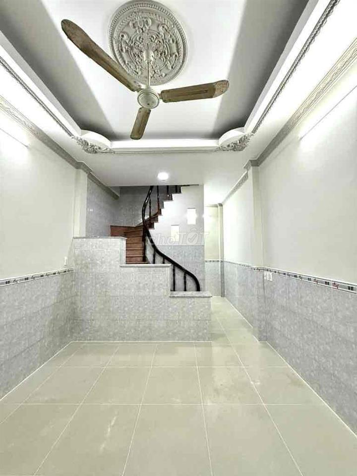 Hẻm xe hơi/ nhà đúc kiên cố-ngay Emart2- 2PN-2WC.