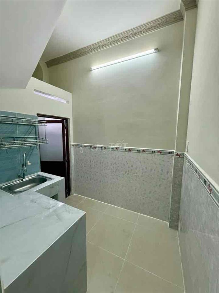Hẻm xe hơi/ nhà đúc kiên cố-ngay Emart2- 2PN-2WC.