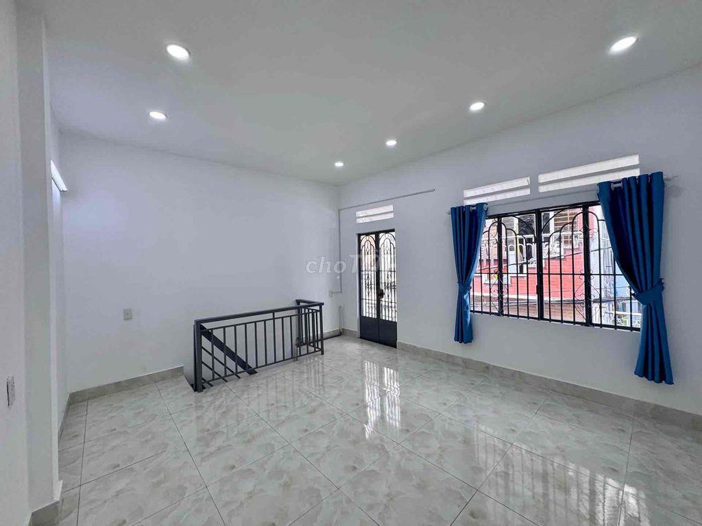 Nhà nhỏ phù hợp gia đình nhỏ, gần hxh. gần chợ, nhà thờ Thạch Đà