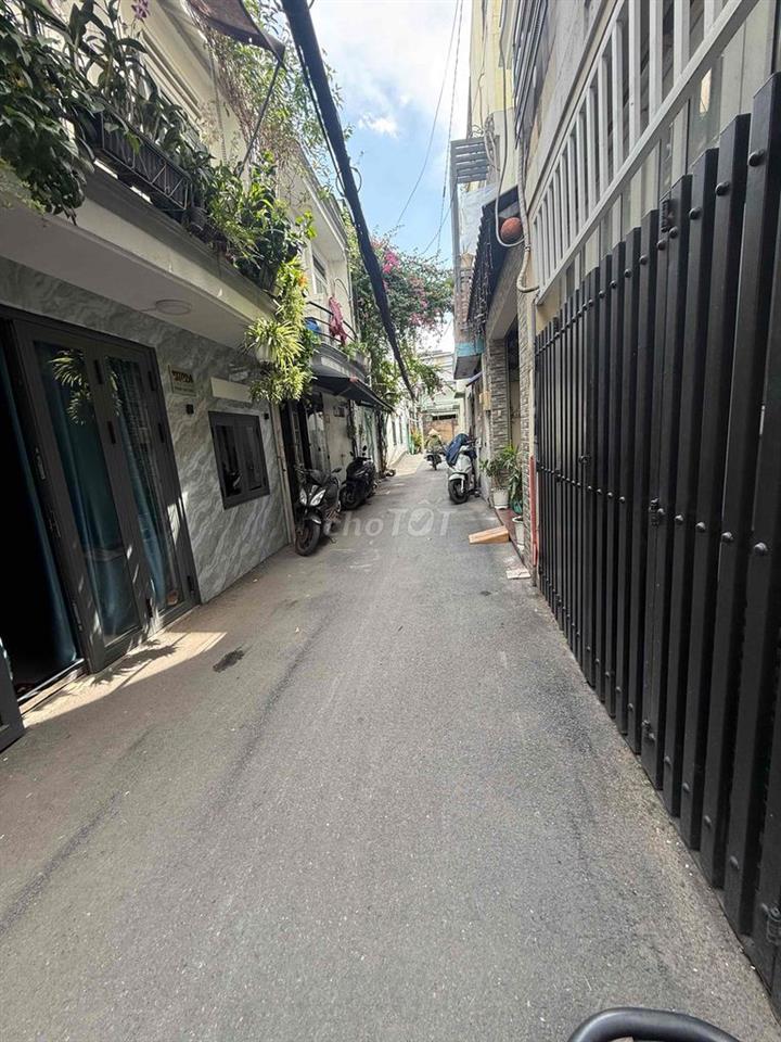 Nhà nhỏ phù hợp gia đình nhỏ, gần hxh. gần chợ, nhà thờ Thạch Đà