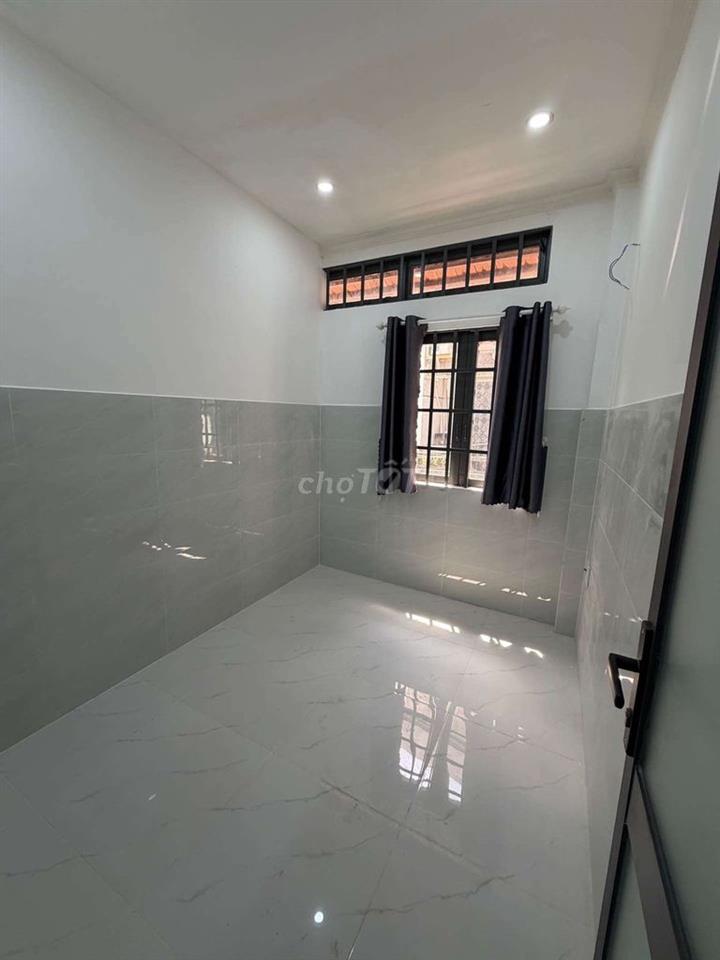 LÔ GÓC THOÁNG, 2 TẦNG NGAY PHỐ OTO CHẾ LAN VIÊN