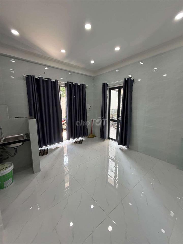 LÔ GÓC THOÁNG, 2 TẦNG NGAY PHỐ OTO CHẾ LAN VIÊN