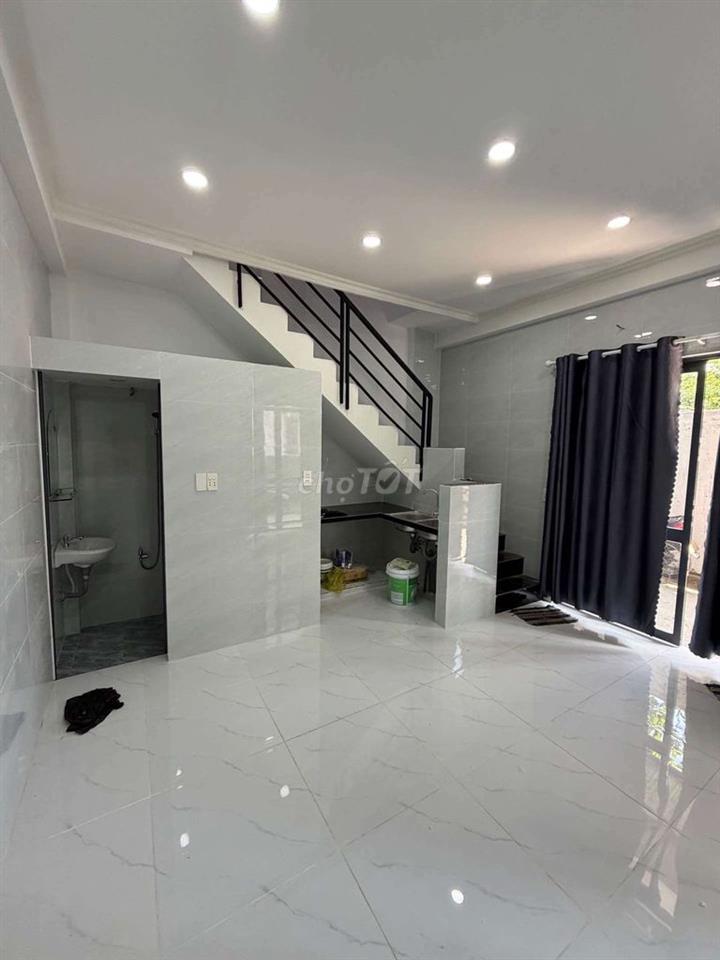 LÔ GÓC THOÁNG, 2 TẦNG NGAY PHỐ OTO CHẾ LAN VIÊN