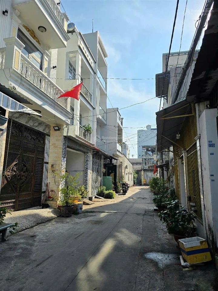 Bình tân nhà 2 tầng giá 4.6tỷ
#403
62m2)
kết cấu  gồm 2 lầu 4 pn, 4wc,sân thượng trước s