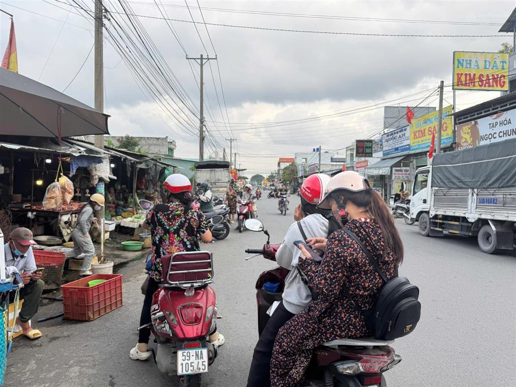 Cần bán gấp lô đất thổ cư vị trí đẹp, vuông vắn tại ấp bình tiền 1, đức hòa long an