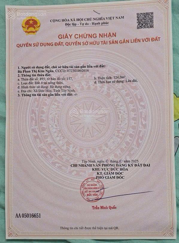 Cần bán gấp lô đất thổ cư vị trí cực đẹp, giao thông thuận tiện, vuông vắn, sổ hồng sẵn sàng