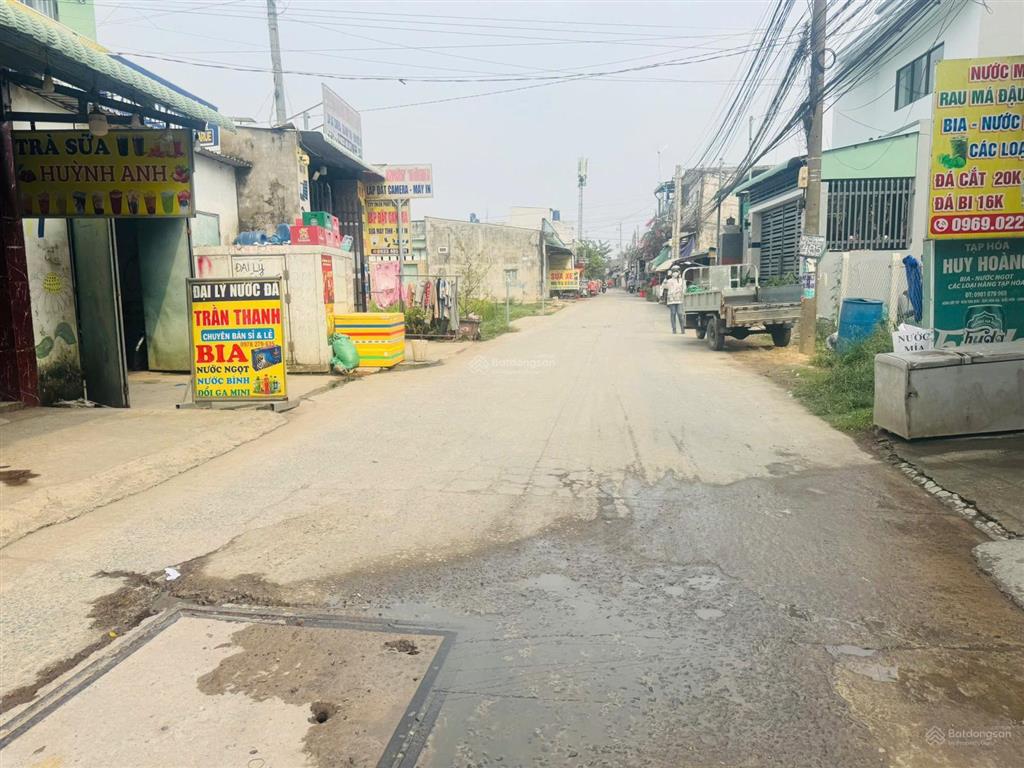 Cần bán gấp lô đất thổ cư vị trí cực đẹp, giao thông thuận tiện, vuông vắn, sổ hồng sẵn sàng