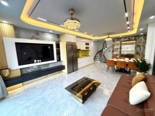 Nhà đẹp phố ngọc thuỵ 6 tầng thang máy full nội thất sang xịn mịn oto ngủ trong nhà giá