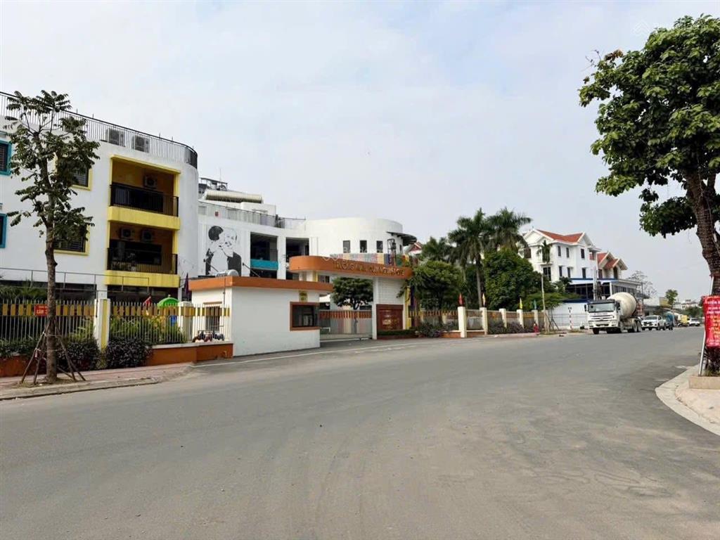 Giảm ngay 1 tỷ trong tuần đất tđc ngọc thuỵ dt đẹp đường 13m vỉa hè rộng thoáng trước sau