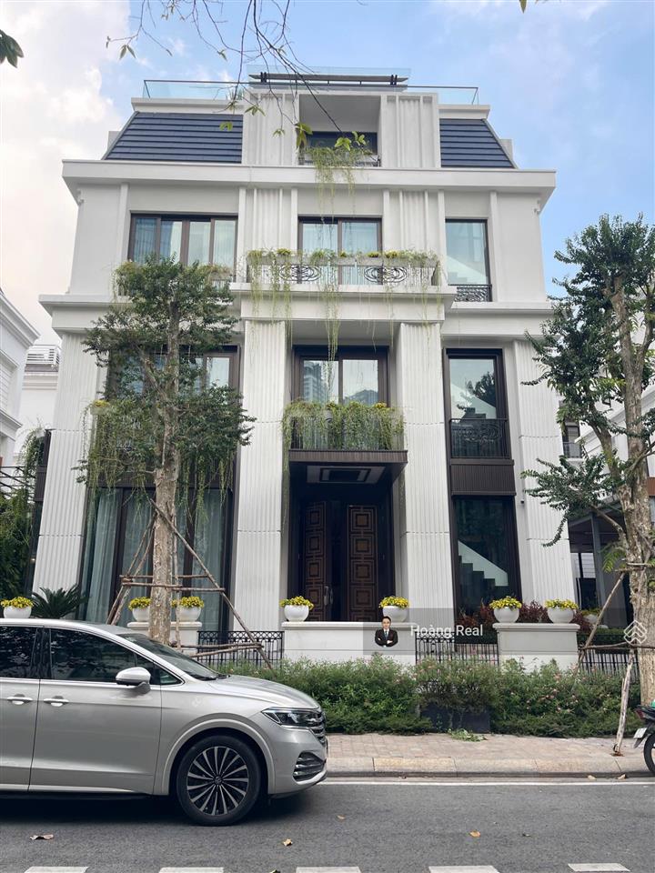 Nổi bật  căn biệt thự vinhomes tân cảng 300m2  đã có sổ, gia chủ bàn giao full nội thất ý