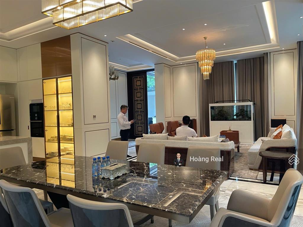 Nổi bật  căn biệt thự vinhomes tân cảng 300m2  đã có sổ, gia chủ bàn giao full nội thất ý