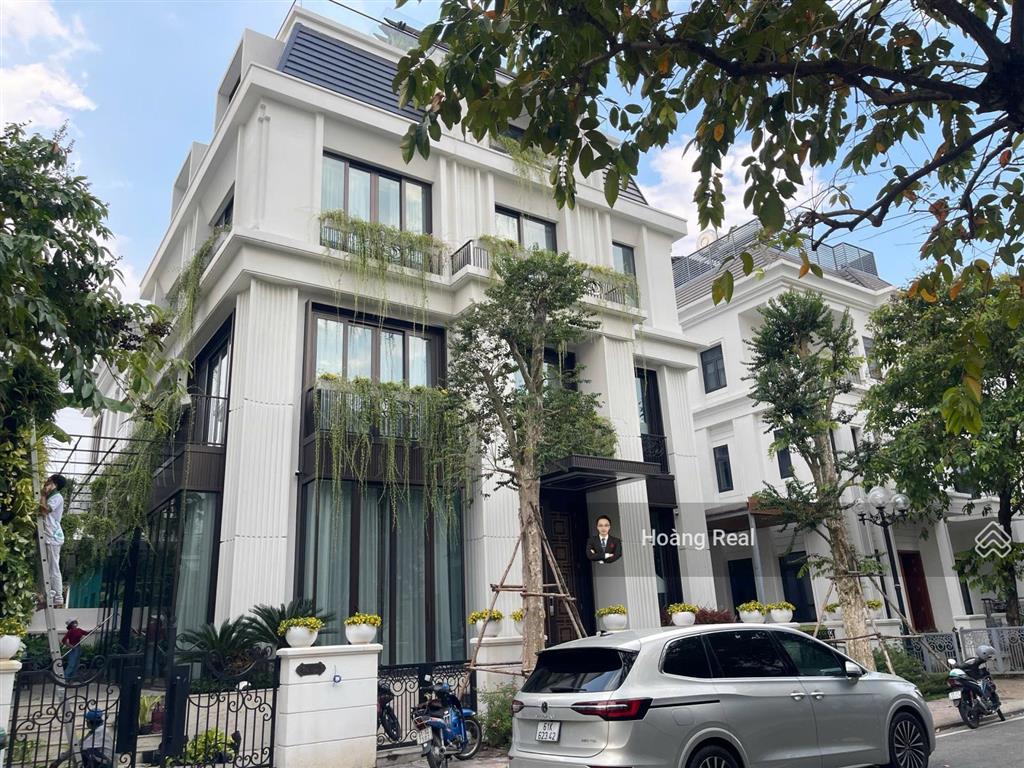 Nổi bật  căn biệt thự vinhomes tân cảng 300m2  đã có sổ, gia chủ bàn giao full nội thất ý