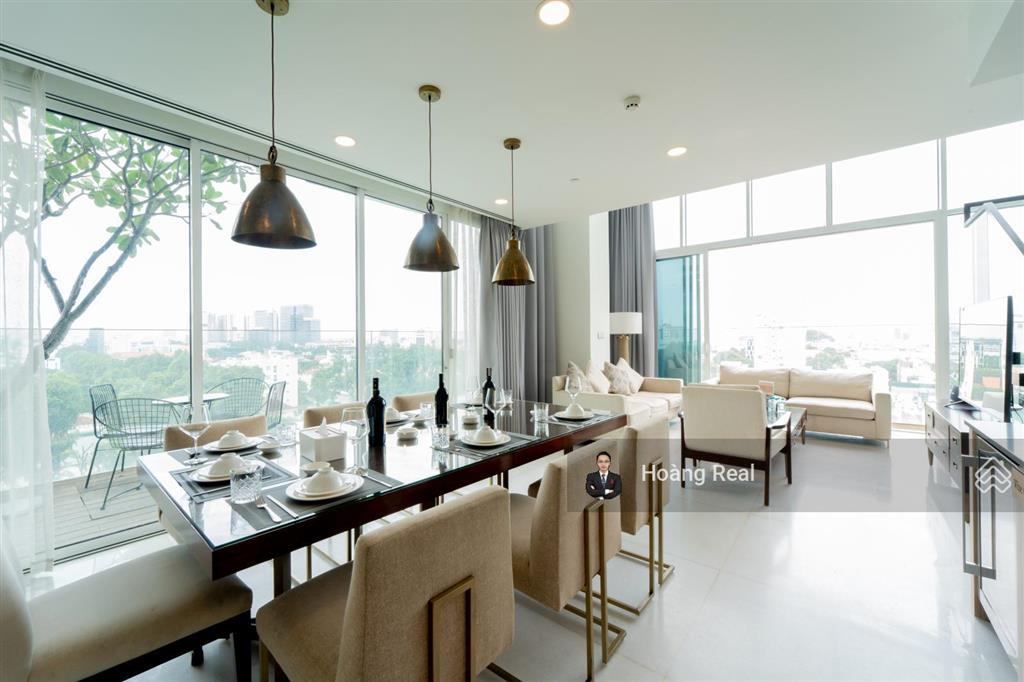 Căn 4 phòng ngủ, 209m2  thang máy riêng, full nội thất  tầng cao  giá tốt t5