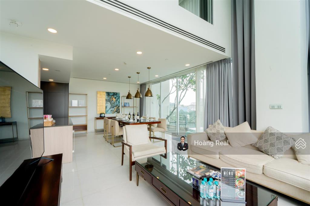 Căn 4 phòng ngủ, 209m2  thang máy riêng, full nội thất  tầng cao  giá tốt t5