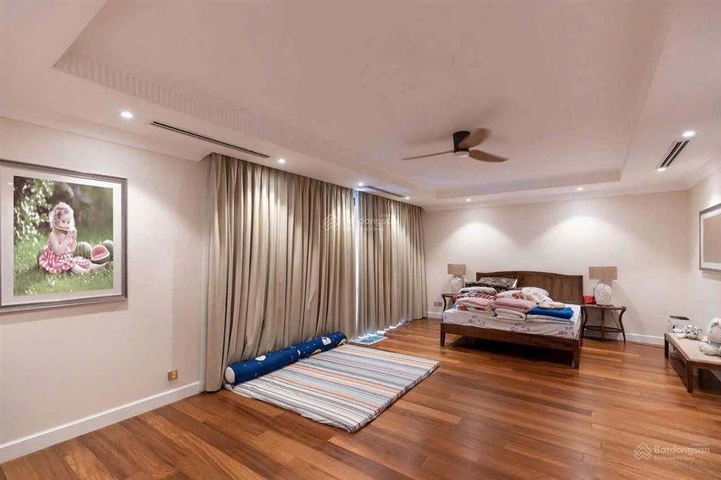 Nổi bật! cho thuê dinh thự xd 675m2 có hồ bơi riêng  full nội thất tại khu chateau pmh