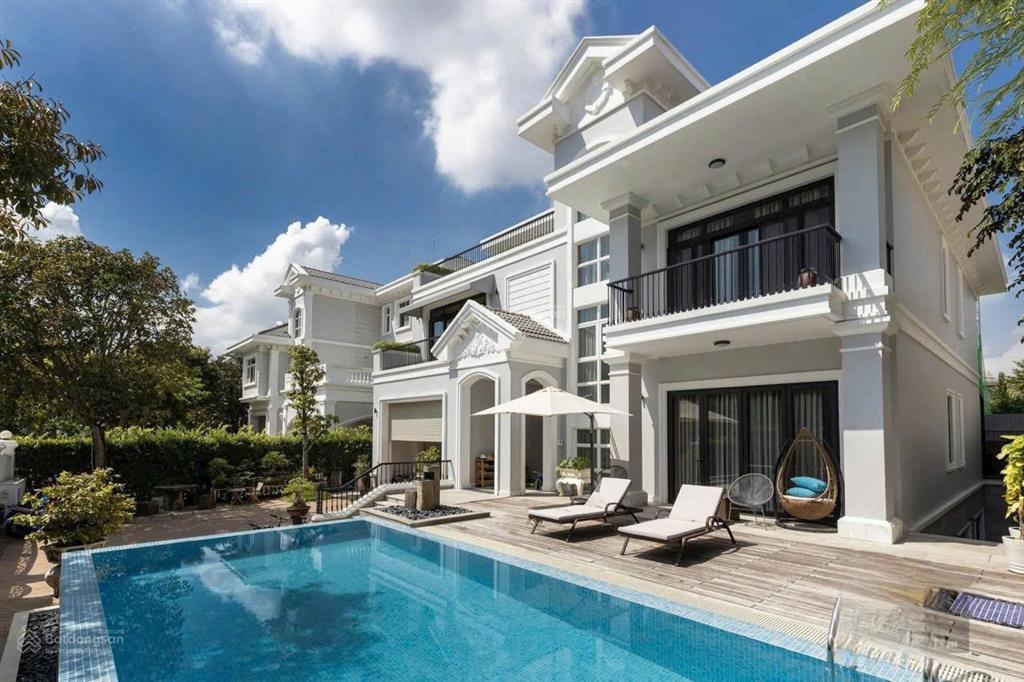 Nổi bật! cho thuê dinh thự xd 675m2 có hồ bơi riêng  full nội thất tại khu chateau pmh