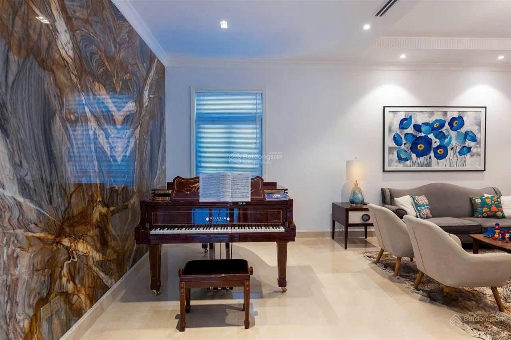 Nổi bật! cho thuê dinh thự xd 675m2 có hồ bơi riêng  full nội thất tại khu chateau pmh