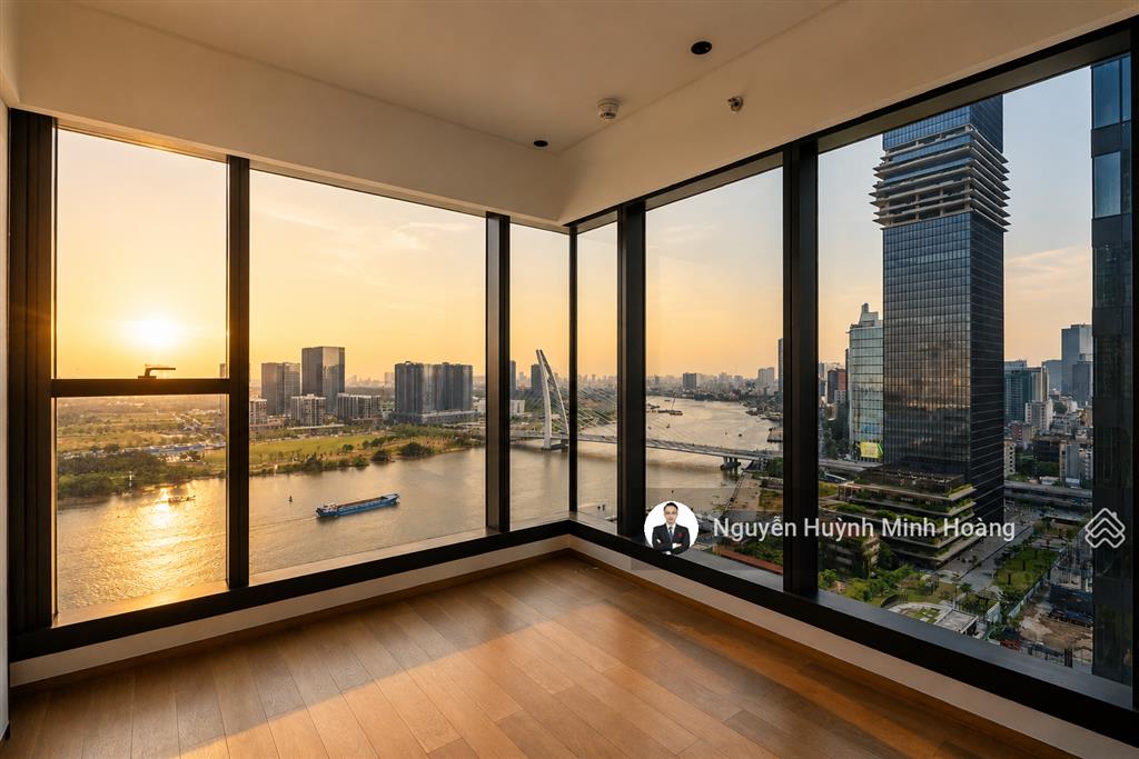 Hoàng real grand marina  nổi bật căn hộ 2pn góc ôm trọn cầu ba son và sông sg. giá bán nổi bật