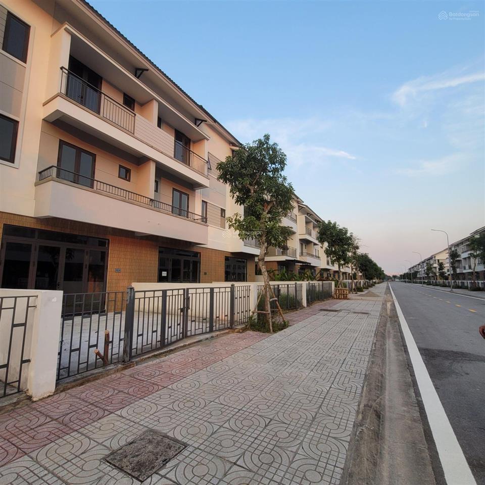 Chính chủ cho thuê shophouse 240m2 tại vsip bắc ninh, 10 triệu vnd, đường vào 40m, ngang 12m