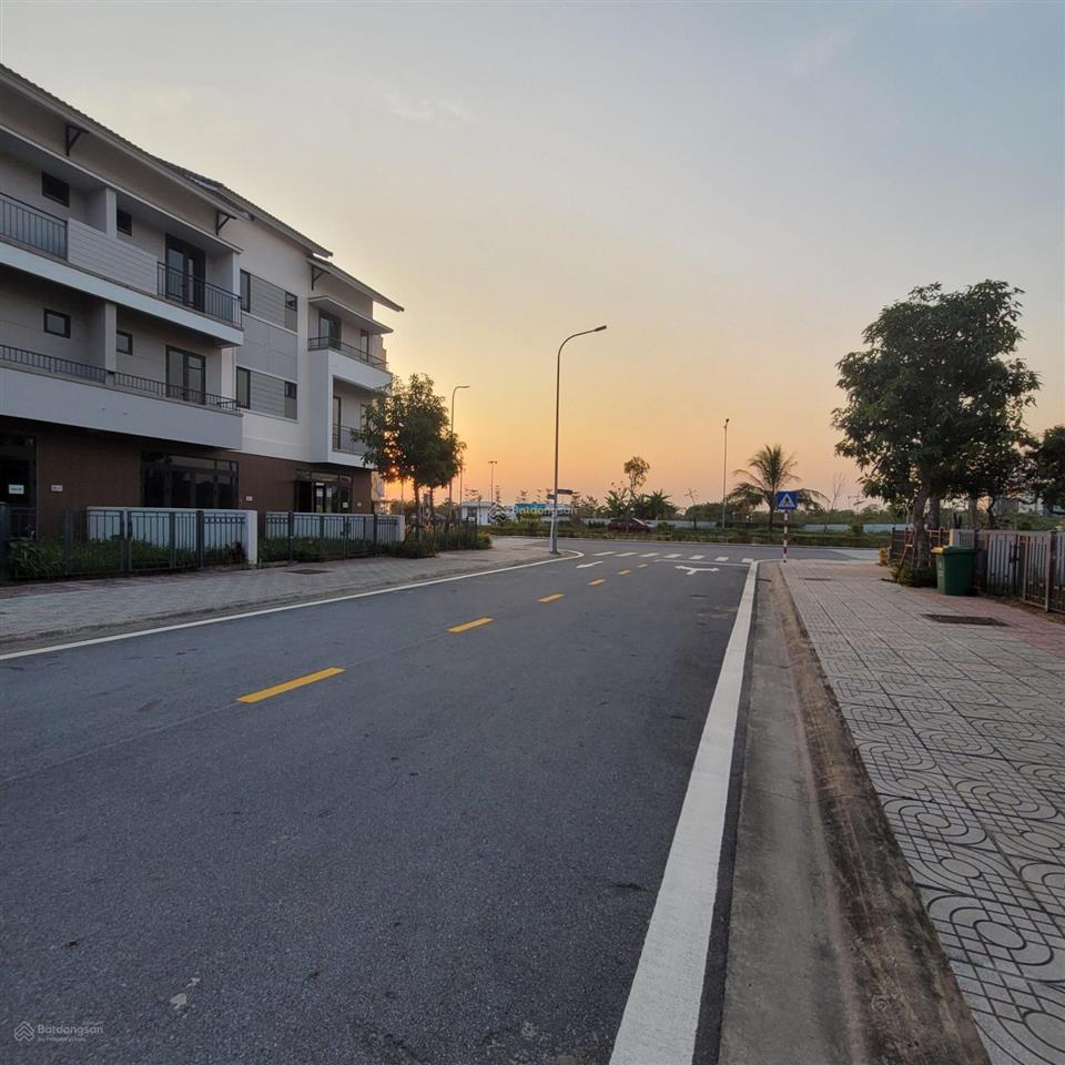 Chính chủ cho thuê shophouse 240m2 tại vsip bắc ninh, 10 triệu vnd, đường vào 40m, ngang 12m
