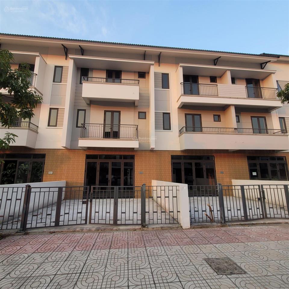 Chính chủ cho thuê shophouse 240m2 tại vsip bắc ninh, 10 triệu vnd, đường vào 40m, ngang 12m