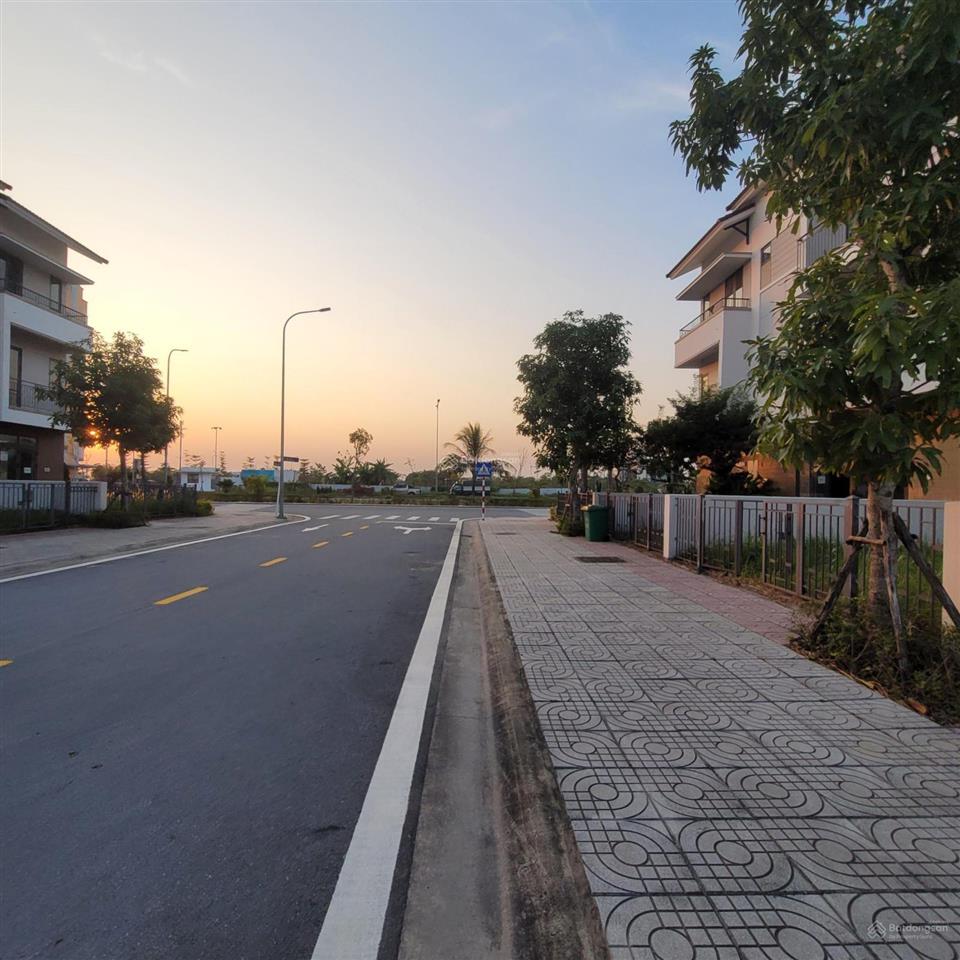 Chính chủ cho thuê shophouse 240m2 tại vsip bắc ninh, 10 triệu vnd, đường vào 40m, ngang 12m