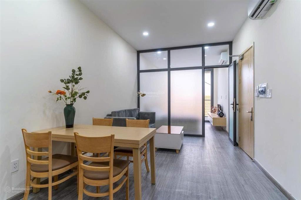 Thuê căn hộ 1pn ban công 50m2 rộng rãi nam kỳ khởi nghĩa gần chùa vĩnh nghiêm
