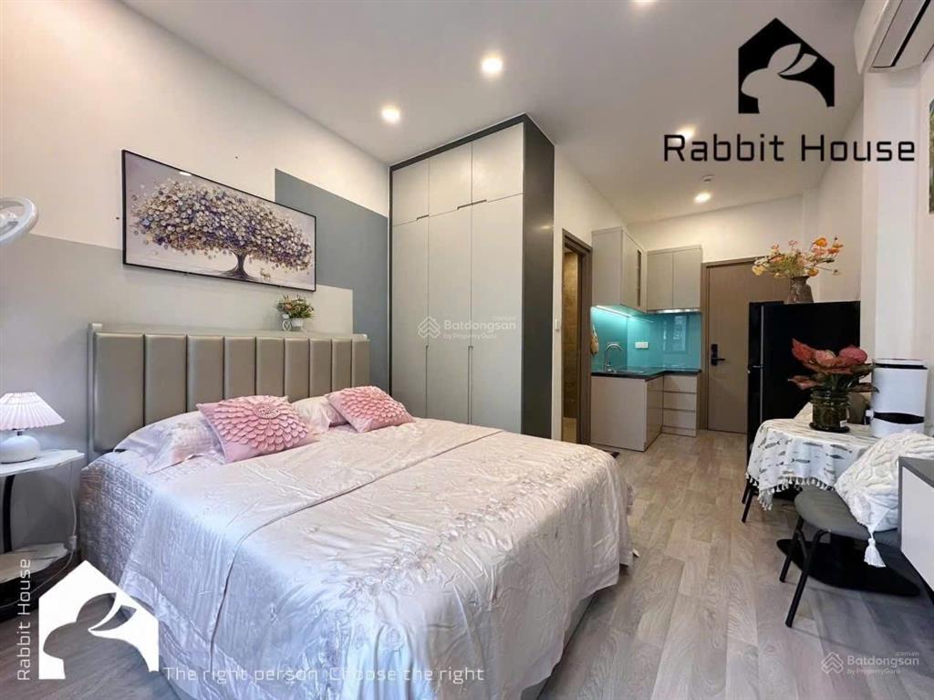 Cho thuê căn hộ ban công full nội thất cao cấp ngay cầu lê văn sỹ gần ga sài gòn, bờ kè hoàng sa
