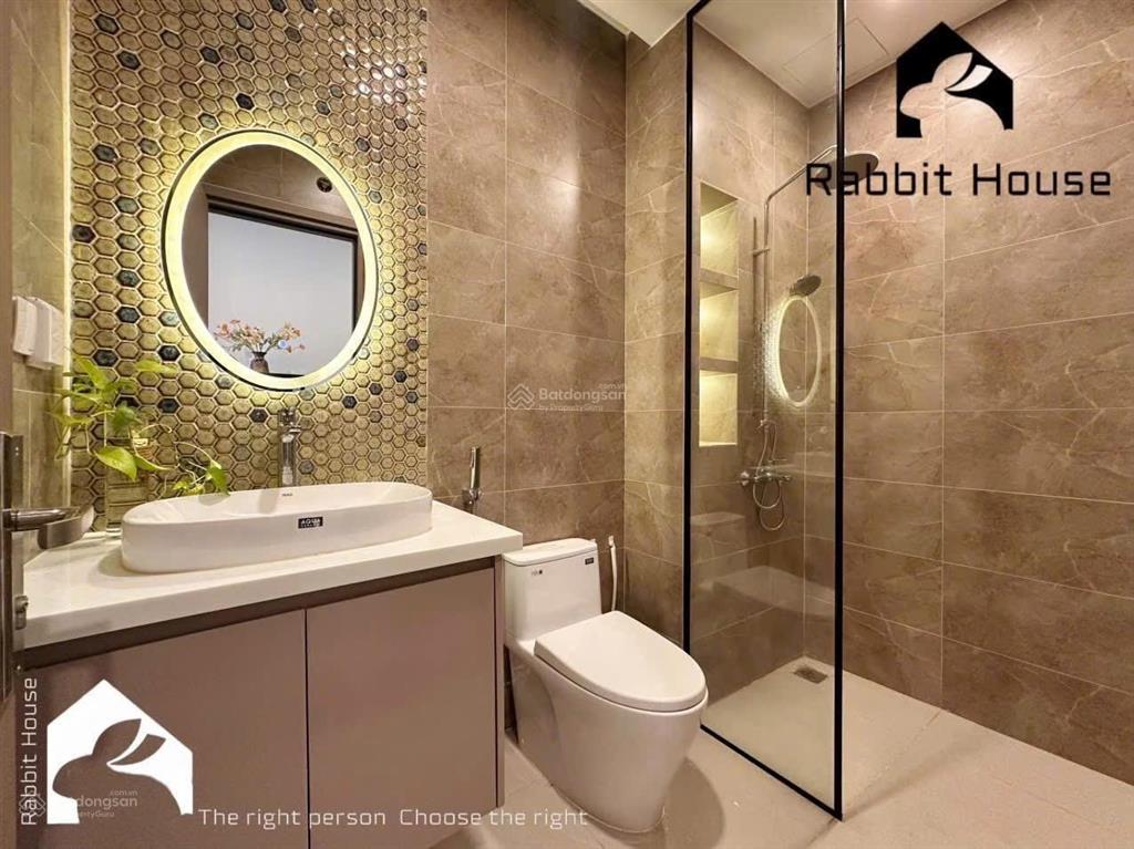 Cho thuê căn hộ ban công full nội thất cao cấp ngay cầu lê văn sỹ gần ga sài gòn, bờ kè hoàng sa