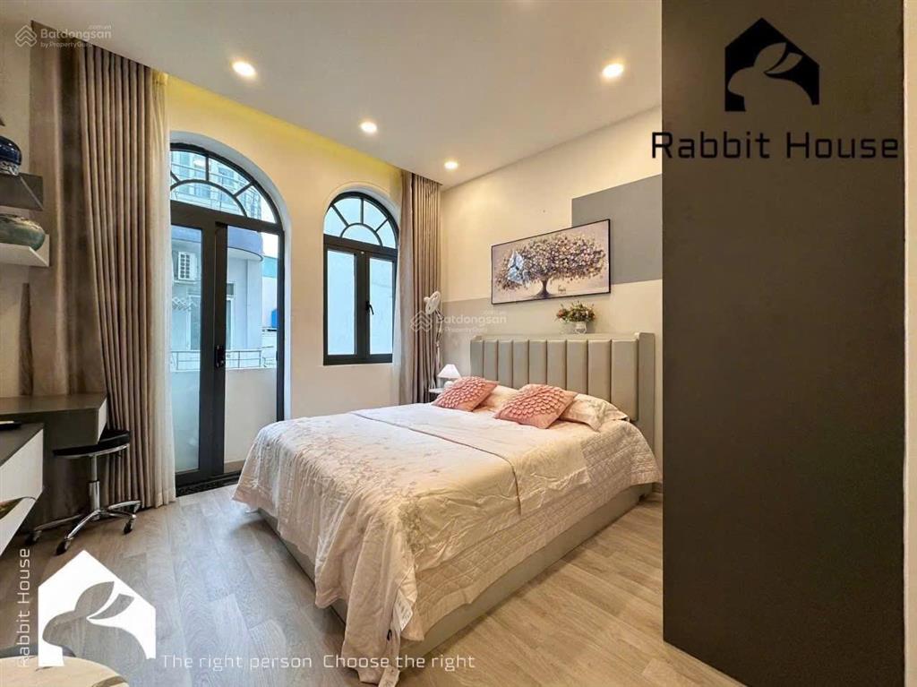 Cho thuê căn hộ ban công full nội thất cao cấp ngay cầu lê văn sỹ gần ga sài gòn, bờ kè hoàng sa